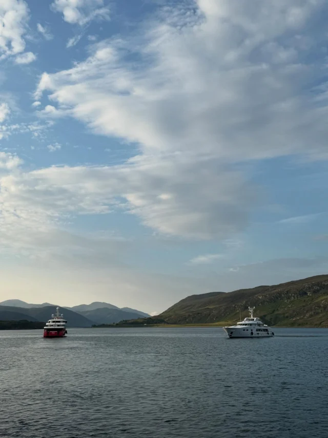 Rush hour in northern #scotland 
With so much coastline to choose from this is pretty much as busy as you will experience. 
Calm, quiet and picturesque. Just the way it should be. 
#yachtagent #superyacht 
@worldleagueofagents